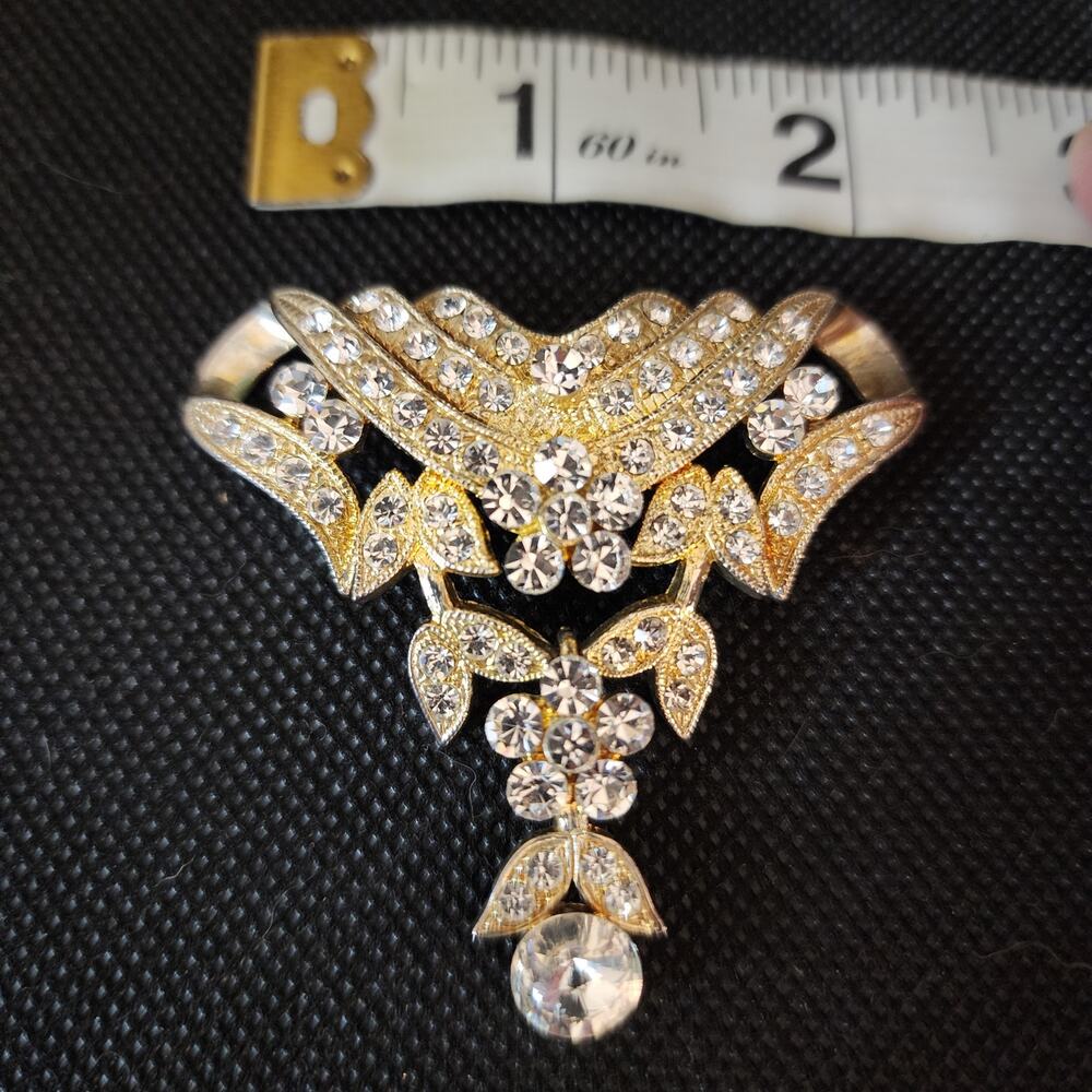 Vintage Rhinestone Scarf Slide Holder Gold Tone Clear Crystal Dangle Art Deco 2” - Picture 4 of 5